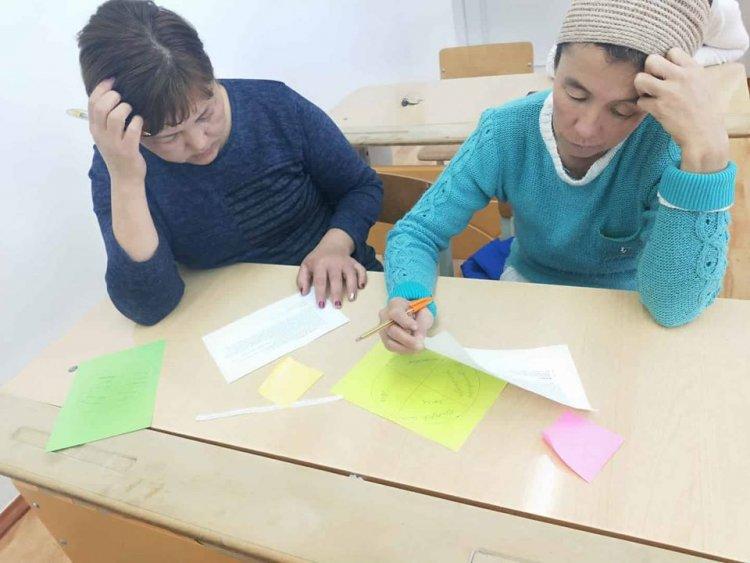 "Интернетсіз өткен бір күнім" тақырыбында ата-аналармен сұхбат, трениг