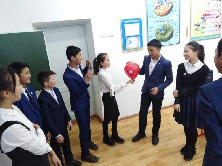 "Ашу дұшпан,ақыл дос" тақырыбында 8- сыныпқа тренинг өткізді.