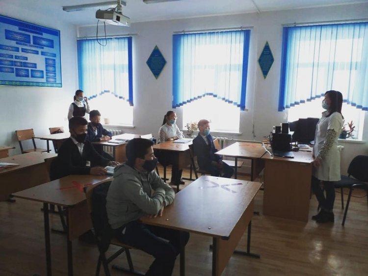 Мектеп медбикесі Қ.Саршаева оқушыларға короновирус туралы түсіндірме жұмыстарын жүргізді