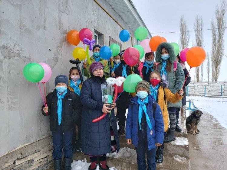 Зейнеткер ардагер ана ұстаздарға "Тосын сый" шарасы ұйымдастырылды