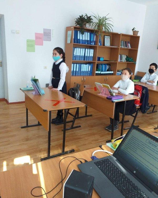 Мектеп медбикесі Қ.Саршаева оқушыларға тері аурулары туралы түсіндірме жұмыстарын жүргізді