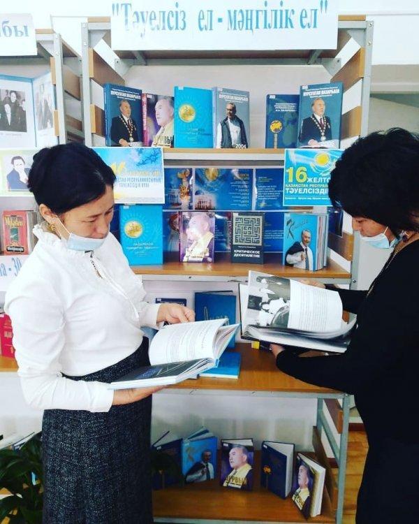 "Тәуелсіз ел - мәңгілік ел" тақырыбында кітап көрмесі ұйымдастырылды