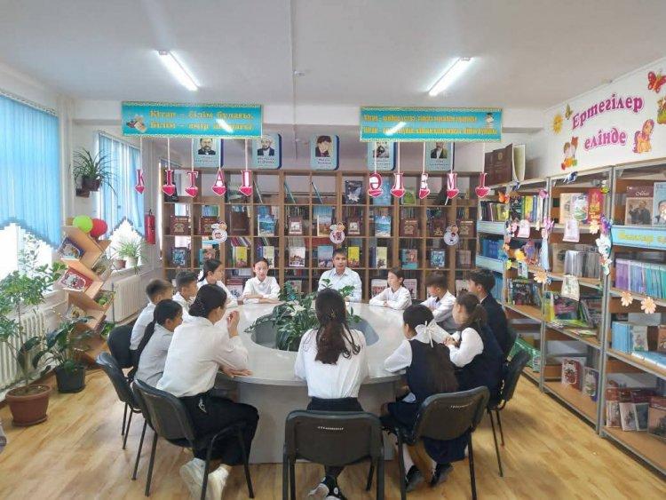 "Бала үні" тақырыптық  күніне орай  мектеп директоры Е.С.Баятов оқушылармен кездесу  өткізд